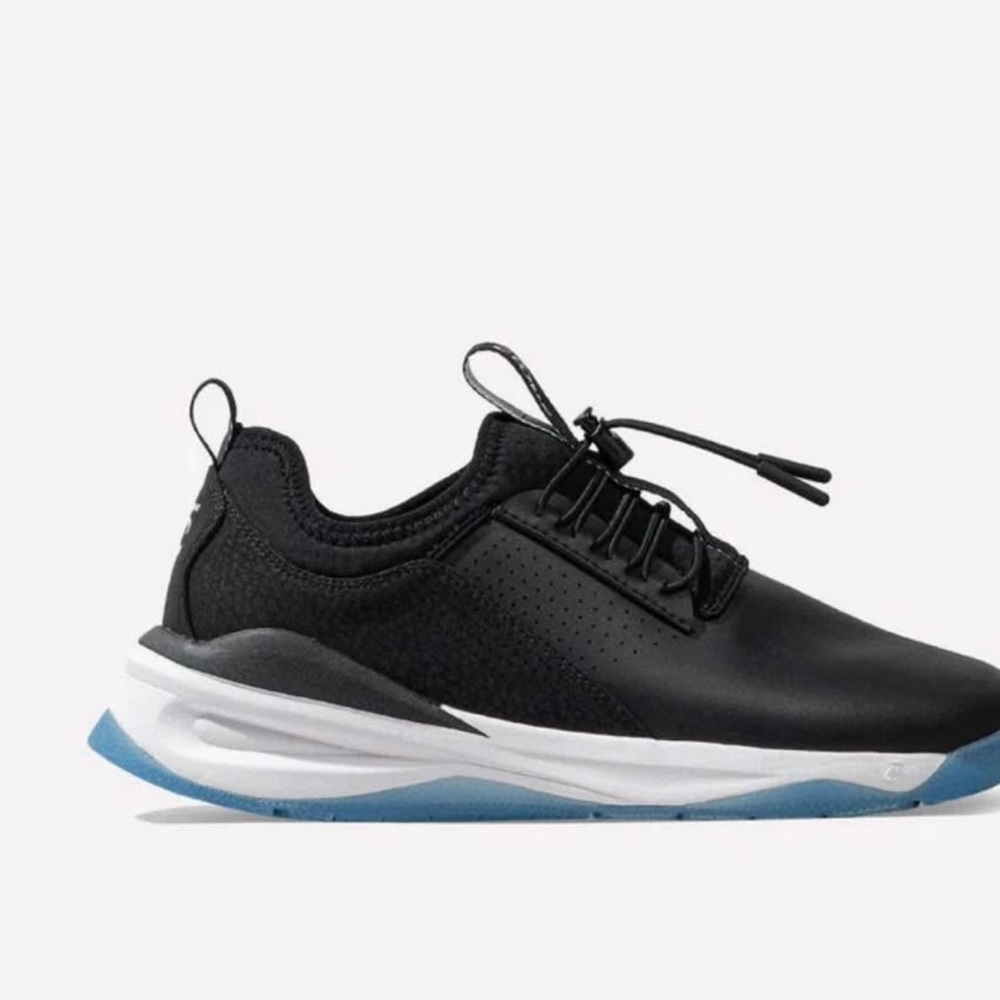 Clove’s woman Black and Blue Sneakers